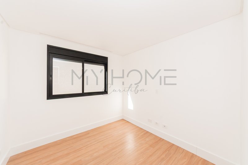 Casa em condomínio à venda nas Mercês Rua Paulo Martins Curitiba - 