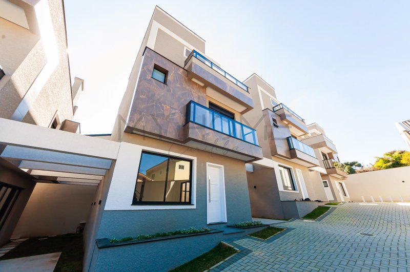 Casa em condomínio à venda nas Mercês Rua Paulo Martins Curitiba - 