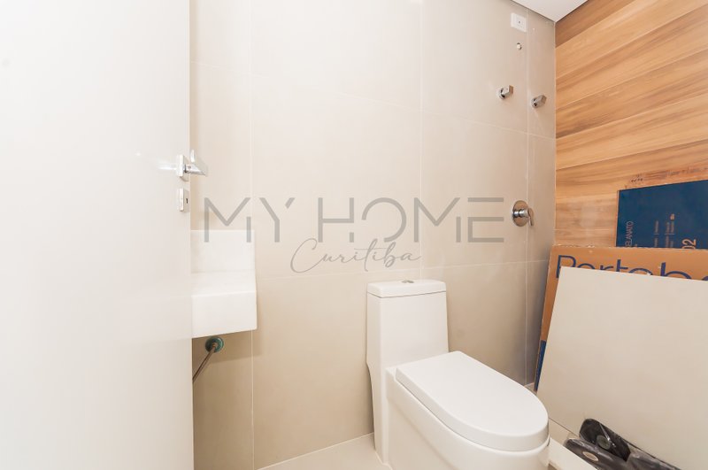 Casa em condomínio à venda nas Mercês Rua Paulo Martins Curitiba - 