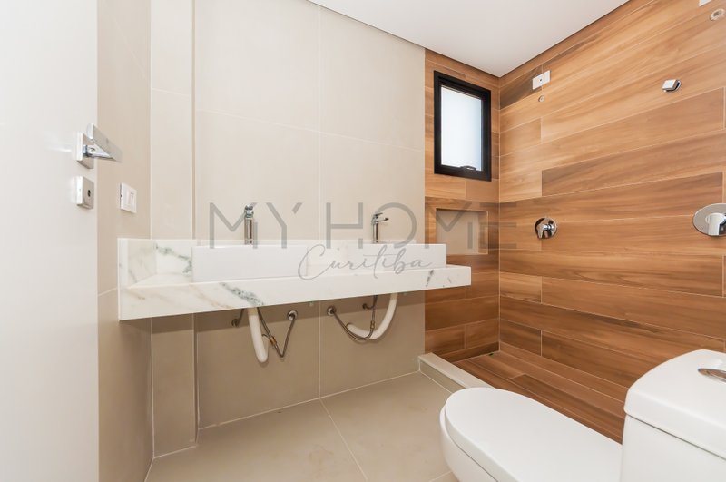 Casa em condomínio à venda nas Mercês Rua Paulo Martins Curitiba - 