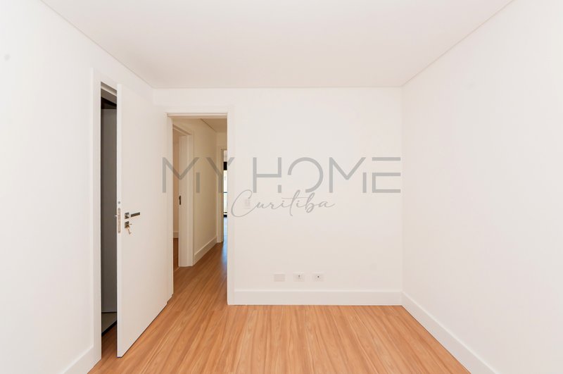 Casa em condomínio à venda nas Mercês Rua Paulo Martins Curitiba - 