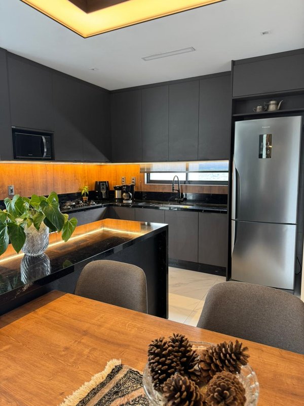 Lindo apartamento mobiliado a 450 m do mar localizado em Meia Praia Rua 286 Itapema - 