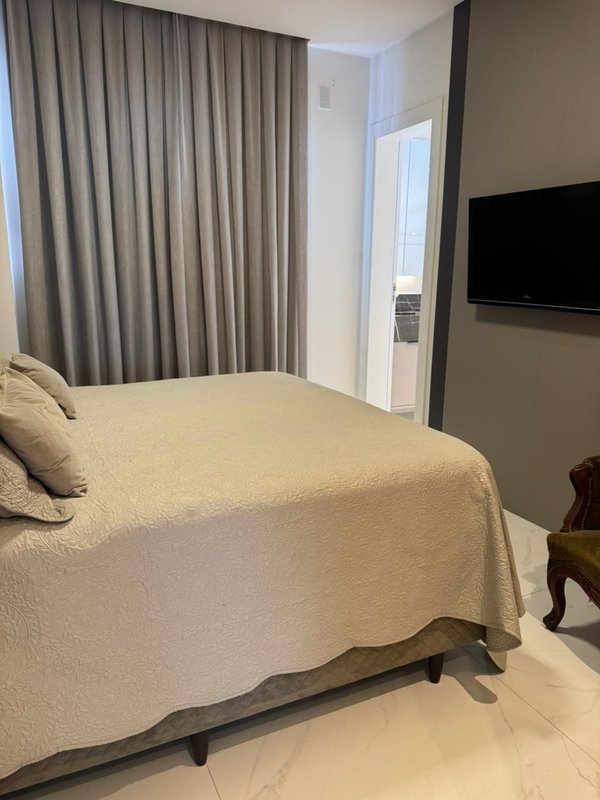 Lindo apartamento mobiliado a 450 m do mar localizado em Meia Praia Rua 286 Itapema - 