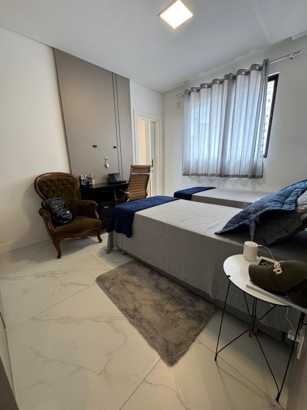 Lindo apartamento mobiliado a 450 m do mar localizado em Meia Praia Rua 286 Itapema - 