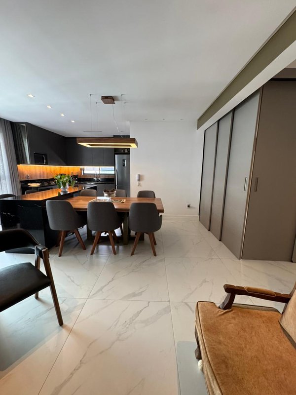 Lindo apartamento mobiliado a 450 m do mar localizado em Meia Praia Rua 286 Itapema - 