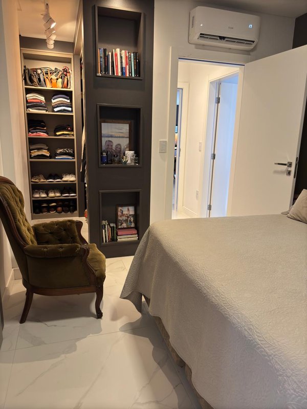 Lindo apartamento mobiliado a 450 m do mar localizado em Meia Praia Rua 286 Itapema - 