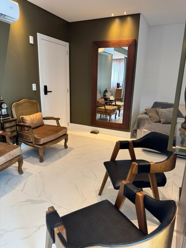 Lindo apartamento mobiliado a 450 m do mar localizado em Meia Praia Rua 286 Itapema - 