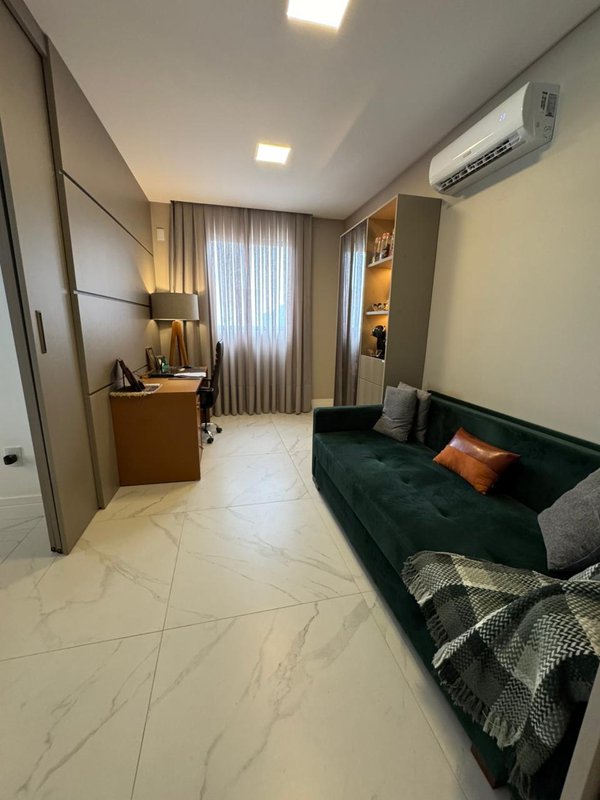 Lindo apartamento mobiliado a 450 m do mar localizado em Meia Praia Rua 286 Itapema - 