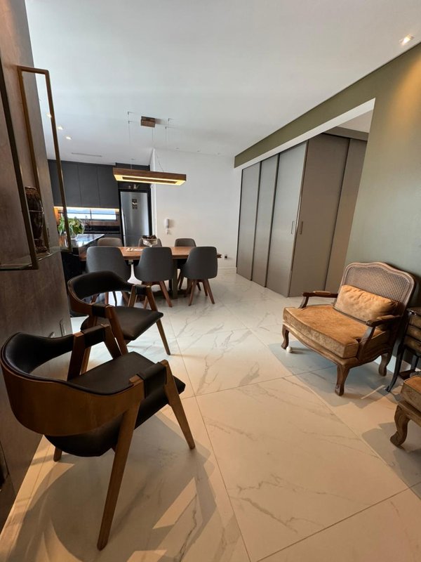 Lindo apartamento mobiliado a 450 m do mar localizado em Meia Praia Rua 286 Itapema - 