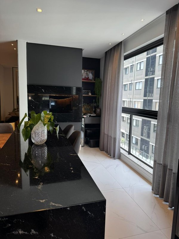 Lindo apartamento mobiliado a 450 m do mar localizado em Meia Praia Rua 286 Itapema - 