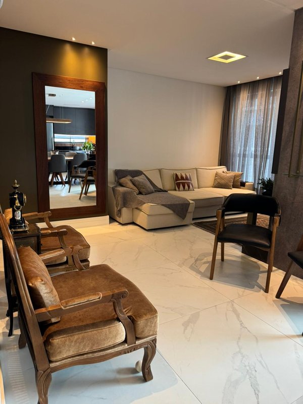 Lindo apartamento mobiliado a 450 m do mar localizado em Meia Praia Rua 286 Itapema - 