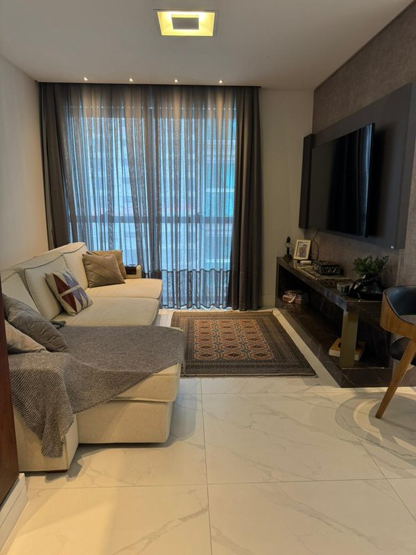 Lindo apartamento mobiliado a 450 m do mar localizado em Meia Praia Rua 286 Itapema - 