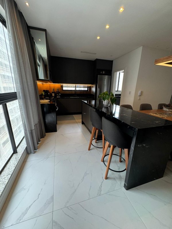 Lindo apartamento mobiliado a 450 m do mar localizado em Meia Praia Rua 286 Itapema - 