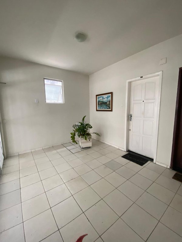 APARTAMENTO AMPLO QUARTO SALA  GARAGEM À VENDA NA BARRA! Rua Doutor João Pondé Salvador - 