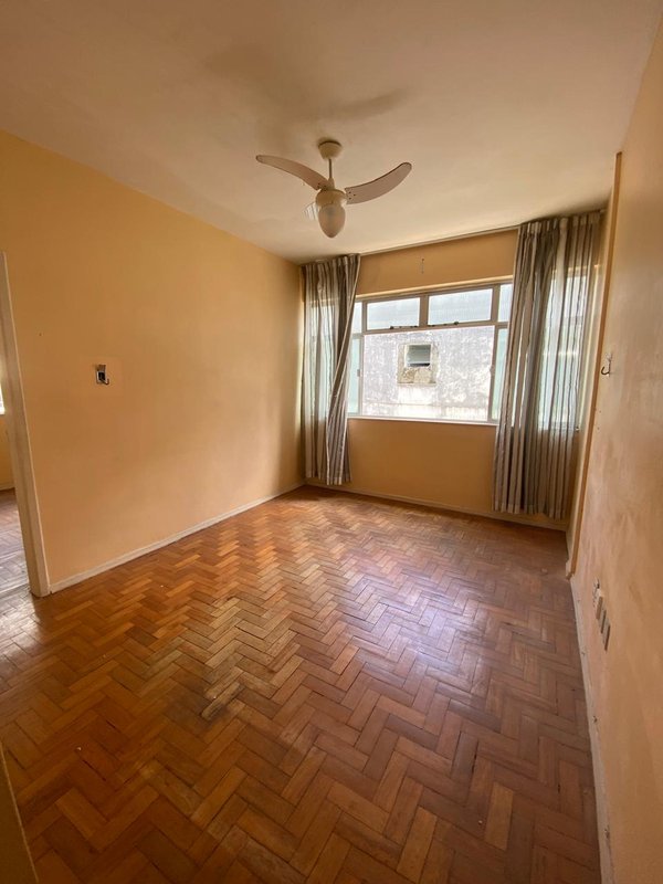 APARTAMENTO AMPLO QUARTO SALA  GARAGEM À VENDA NA BARRA! Rua Doutor João Pondé Salvador - 