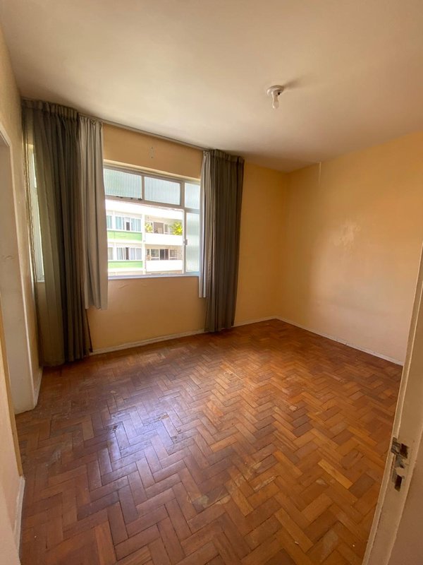 APARTAMENTO AMPLO QUARTO SALA  GARAGEM À VENDA NA BARRA! Rua Doutor João Pondé Salvador - 