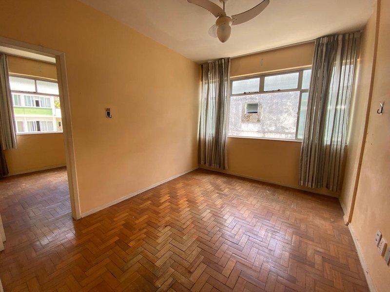 APARTAMENTO AMPLO QUARTO SALA  GARAGEM À VENDA NA BARRA! Rua Doutor João Pondé Salvador - 