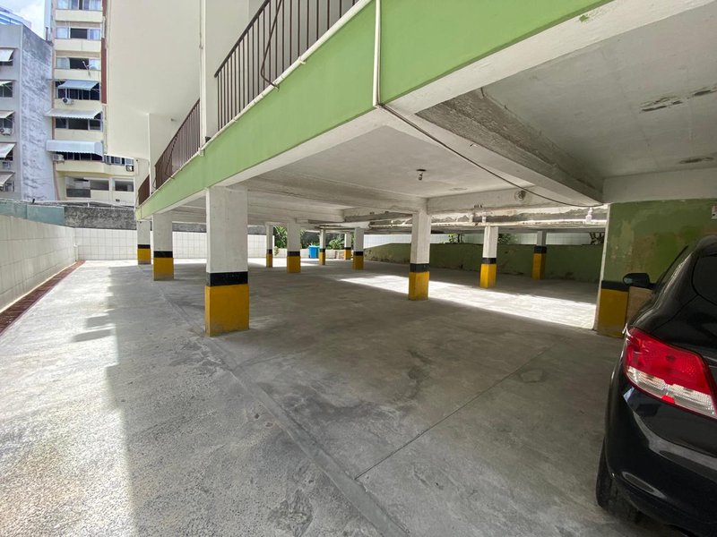 APARTAMENTO AMPLO QUARTO SALA  GARAGEM À VENDA NA BARRA! Rua Doutor João Pondé Salvador - 