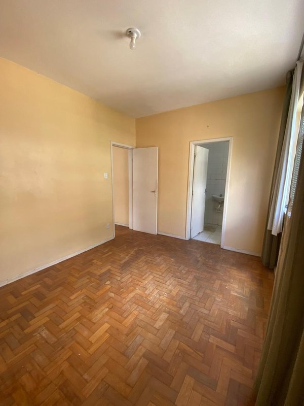 APARTAMENTO AMPLO QUARTO SALA  GARAGEM À VENDA NA BARRA! Rua Doutor João Pondé Salvador - 