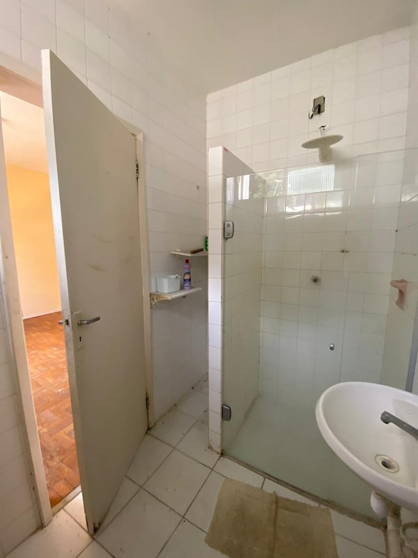 APARTAMENTO AMPLO QUARTO SALA  GARAGEM À VENDA NA BARRA! Rua Doutor João Pondé Salvador - 