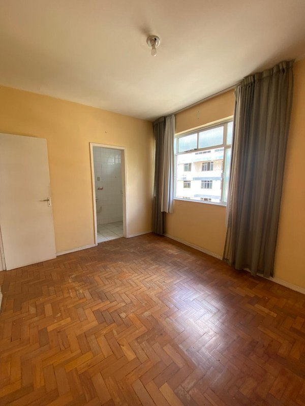 APARTAMENTO AMPLO QUARTO SALA  GARAGEM À VENDA NA BARRA! Rua Doutor João Pondé Salvador - 