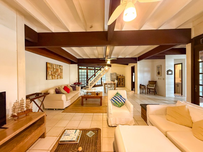 Casa Ampla em Condom&iacute;nio com Servi&ccedil;o de Praia e Lazer - LOCA&Ccedil;&Atilde;O ANUAL  São Sebastião - 