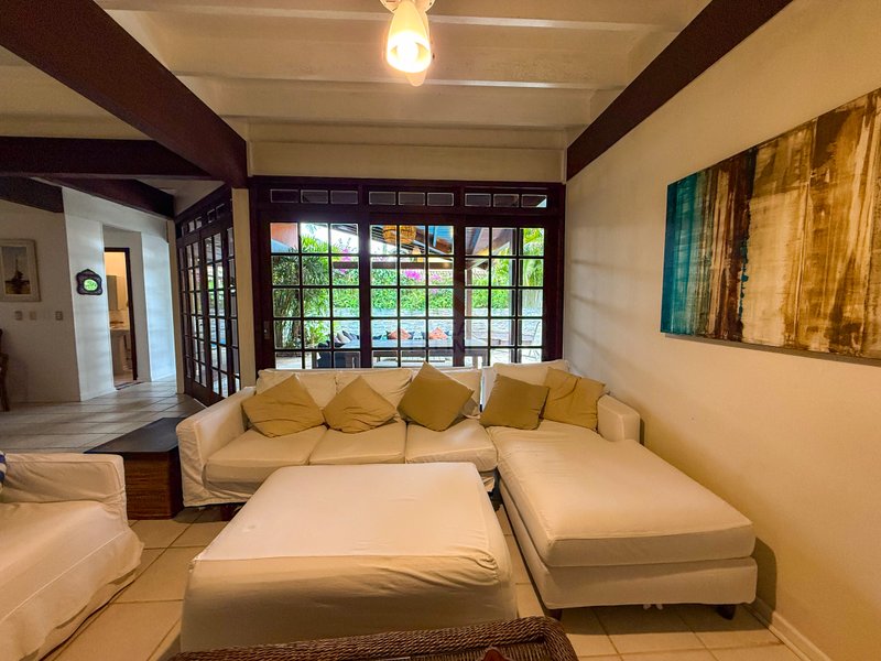 Casa Ampla em Condom&iacute;nio com Servi&ccedil;o de Praia e Lazer - LOCA&Ccedil;&Atilde;O ANUAL  São Sebastião - 