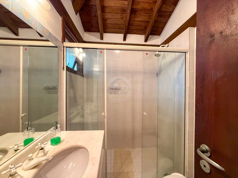 Casa Ampla em Condom&iacute;nio com Servi&ccedil;o de Praia e Lazer - LOCA&Ccedil;&Atilde;O ANUAL  São Sebastião - 