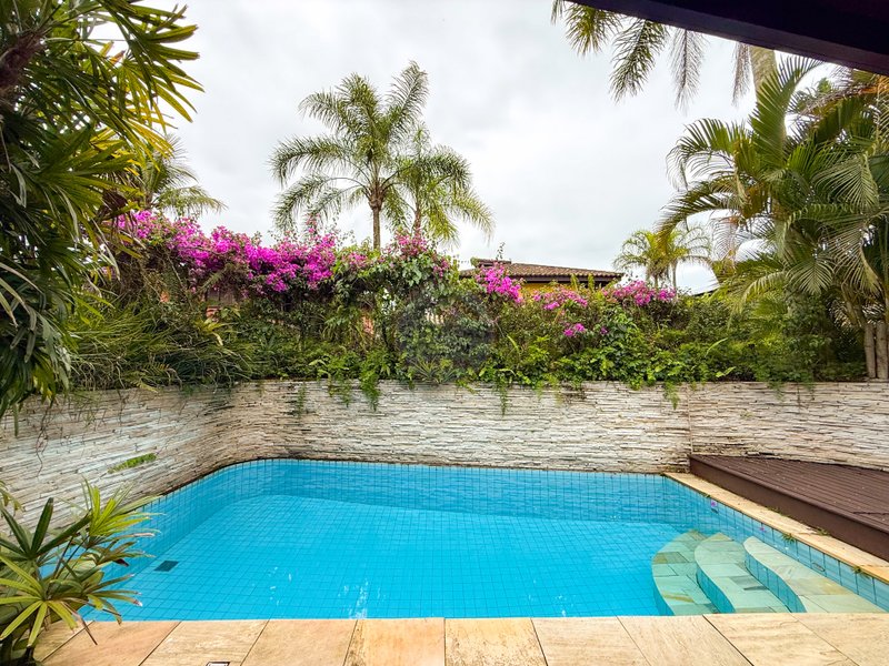 Casa Ampla em Condom&iacute;nio com Servi&ccedil;o de Praia e Lazer - LOCA&Ccedil;&Atilde;O ANUAL  São Sebastião - 