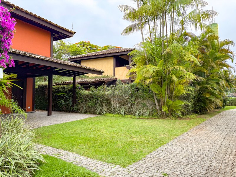 Casa Ampla em Condom&iacute;nio com Servi&ccedil;o de Praia e Lazer - LOCA&Ccedil;&Atilde;O ANUAL  São Sebastião - 