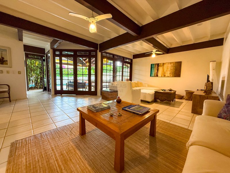 Casa Ampla em Condom&iacute;nio com Servi&ccedil;o de Praia e Lazer - LOCA&Ccedil;&Atilde;O ANUAL  São Sebastião - 