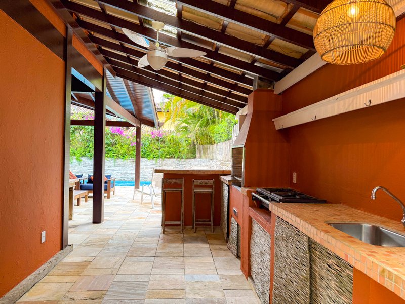 Casa Ampla em Condom&iacute;nio com Servi&ccedil;o de Praia e Lazer - LOCA&Ccedil;&Atilde;O ANUAL  São Sebastião - 