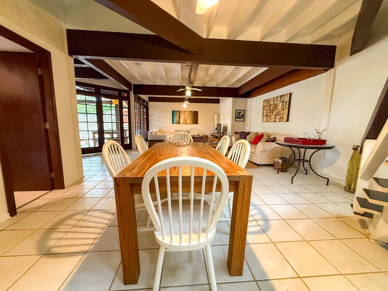 Casa Ampla em Condom&iacute;nio com Servi&ccedil;o de Praia e Lazer - LOCA&Ccedil;&Atilde;O ANUAL  São Sebastião - 