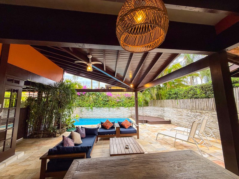 Casa Ampla em Condom&iacute;nio com Servi&ccedil;o de Praia e Lazer - LOCA&Ccedil;&Atilde;O ANUAL  São Sebastião - 