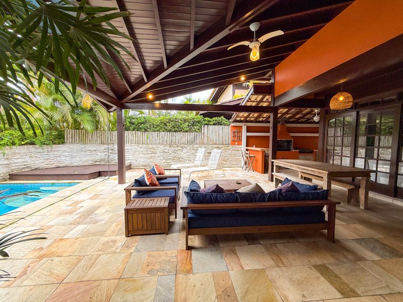 Casa Ampla em Condom&iacute;nio com Servi&ccedil;o de Praia e Lazer - LOCA&Ccedil;&Atilde;O ANUAL  São Sebastião - 