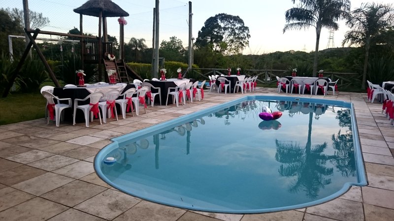 R$ 4.000.000 - PORTEIRA FECHADA - ESPETACULAR S&Iacute;TIO CLUBE COM RESID&Ecirc;NCIA DE ALTO PADR&Atilde;O Estrada do Rincão Porto Alegre - 