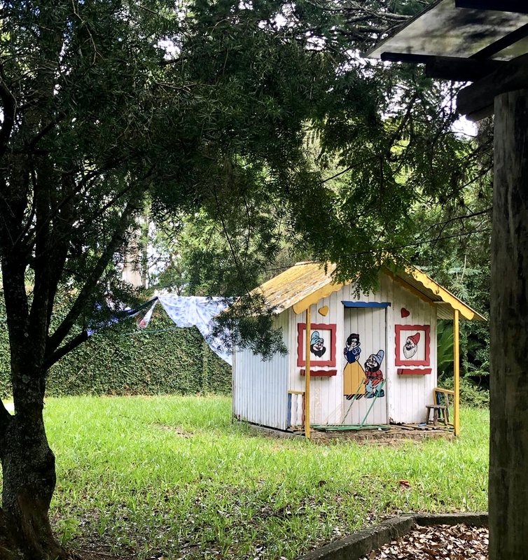 R$ 4.000.000 - PORTEIRA FECHADA - ESPETACULAR S&Iacute;TIO CLUBE COM RESID&Ecirc;NCIA DE ALTO PADR&Atilde;O Estrada do Rincão Porto Alegre - 