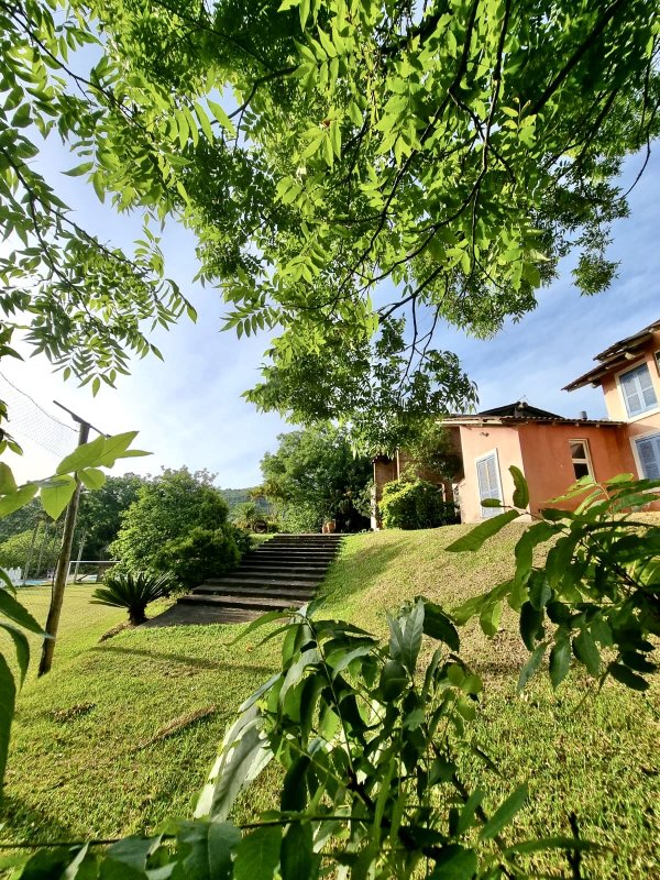 R$ 4.000.000 - PORTEIRA FECHADA - ESPETACULAR S&Iacute;TIO CLUBE COM RESID&Ecirc;NCIA DE ALTO PADR&Atilde;O Estrada do Rincão Porto Alegre - 