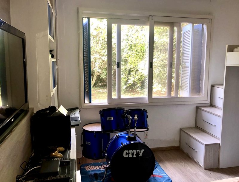 R$ 4.000.000 - PORTEIRA FECHADA - ESPETACULAR S&Iacute;TIO CLUBE COM RESID&Ecirc;NCIA DE ALTO PADR&Atilde;O Estrada do Rincão Porto Alegre - 