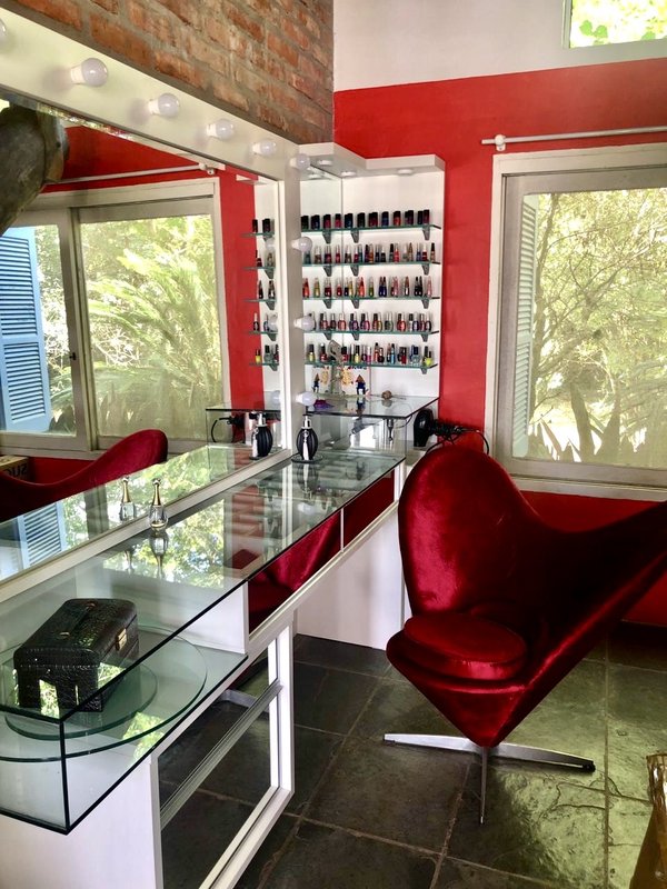 R$ 4.000.000 - PORTEIRA FECHADA - ESPETACULAR S&Iacute;TIO CLUBE COM RESID&Ecirc;NCIA DE ALTO PADR&Atilde;O Estrada do Rincão Porto Alegre - 