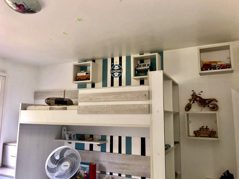 R$ 4.000.000 - PORTEIRA FECHADA - ESPETACULAR S&Iacute;TIO CLUBE COM RESID&Ecirc;NCIA DE ALTO PADR&Atilde;O Estrada do Rincão Porto Alegre - 