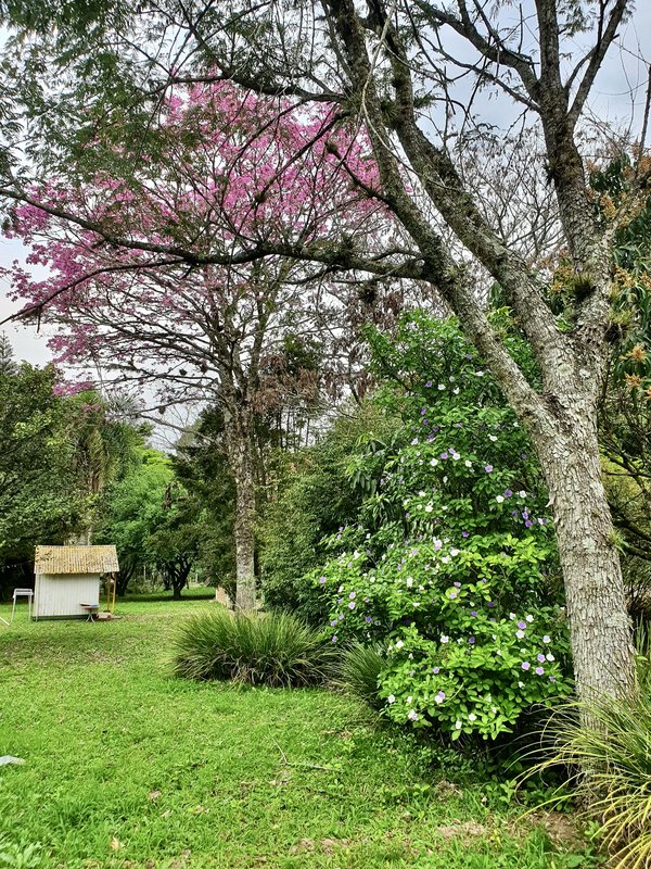 R$ 4.000.000 - PORTEIRA FECHADA - ESPETACULAR S&Iacute;TIO CLUBE COM RESID&Ecirc;NCIA DE ALTO PADR&Atilde;O Estrada do Rincão Porto Alegre - 