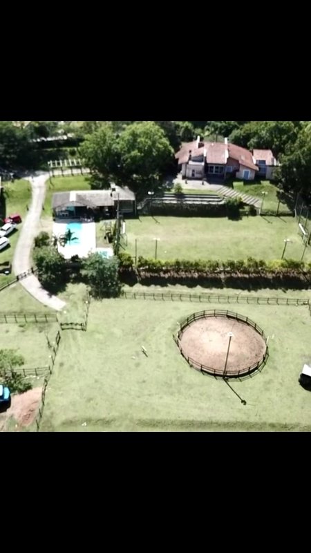 R$ 4.000.000 - PORTEIRA FECHADA - ESPETACULAR S&Iacute;TIO CLUBE COM RESID&Ecirc;NCIA DE ALTO PADR&Atilde;O Estrada do Rincão Porto Alegre - 