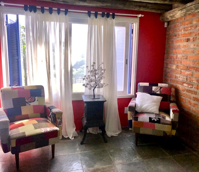 R$ 4.000.000 - PORTEIRA FECHADA - ESPETACULAR S&Iacute;TIO CLUBE COM RESID&Ecirc;NCIA DE ALTO PADR&Atilde;O Estrada do Rincão Porto Alegre - 