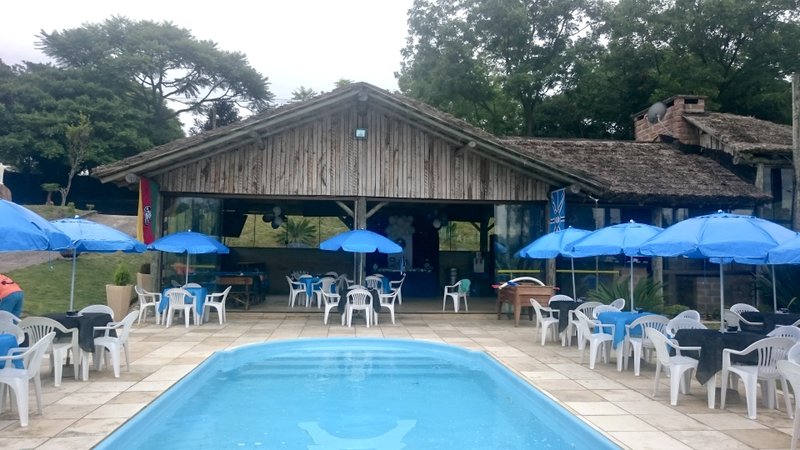 R$ 4.000.000 - PORTEIRA FECHADA - ESPETACULAR S&Iacute;TIO CLUBE COM RESID&Ecirc;NCIA DE ALTO PADR&Atilde;O Estrada do Rincão Porto Alegre - 