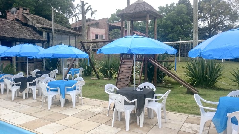 R$ 4.000.000 - PORTEIRA FECHADA - ESPETACULAR S&Iacute;TIO CLUBE COM RESID&Ecirc;NCIA DE ALTO PADR&Atilde;O Estrada do Rincão Porto Alegre - 