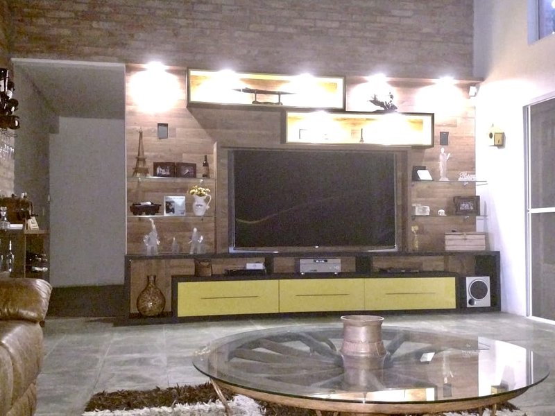 R$ 4.000.000 - PORTEIRA FECHADA - ESPETACULAR S&Iacute;TIO CLUBE COM RESID&Ecirc;NCIA DE ALTO PADR&Atilde;O Estrada do Rincão Porto Alegre - 