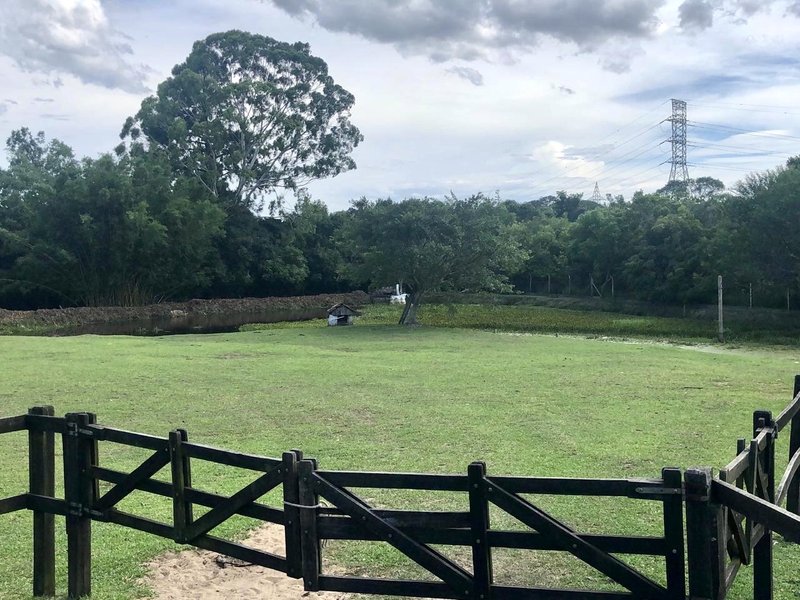 R$ 4.000.000 - PORTEIRA FECHADA - ESPETACULAR S&Iacute;TIO CLUBE COM RESID&Ecirc;NCIA DE ALTO PADR&Atilde;O Estrada do Rincão Porto Alegre - 