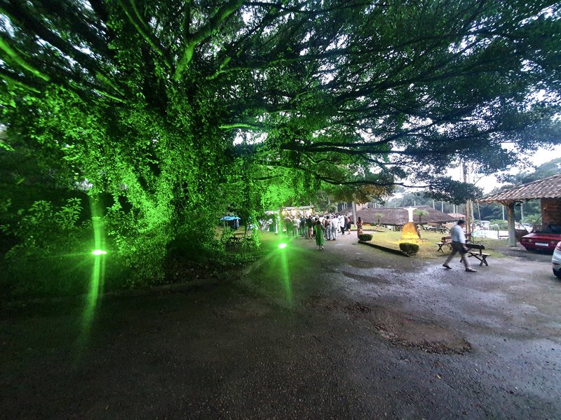 R$ 4.000.000 - PORTEIRA FECHADA - ESPETACULAR S&Iacute;TIO CLUBE COM RESID&Ecirc;NCIA DE ALTO PADR&Atilde;O Estrada do Rincão Porto Alegre - 