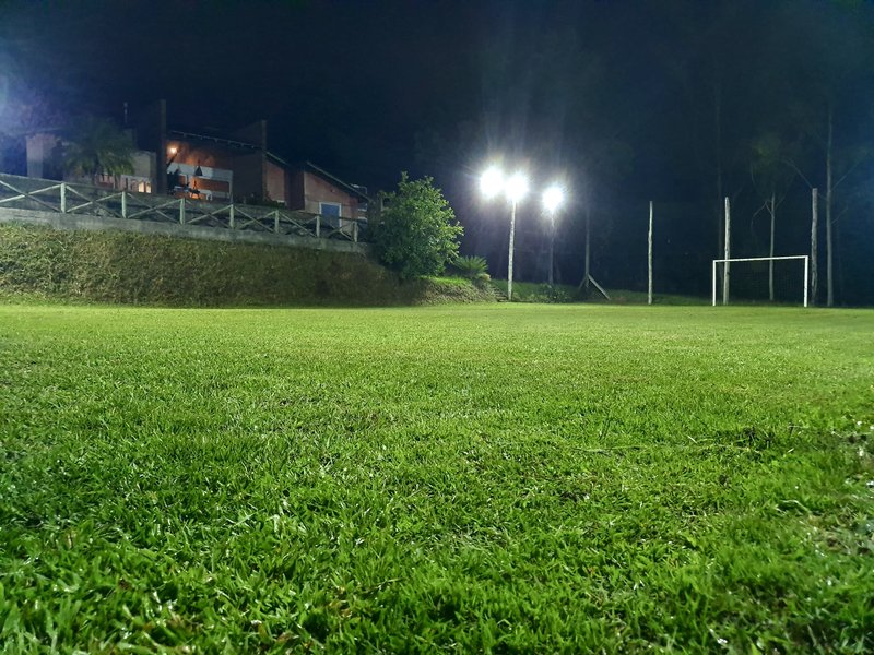 R$ 4.000.000 - PORTEIRA FECHADA - ESPETACULAR S&Iacute;TIO CLUBE COM RESID&Ecirc;NCIA DE ALTO PADR&Atilde;O Estrada do Rincão Porto Alegre - 